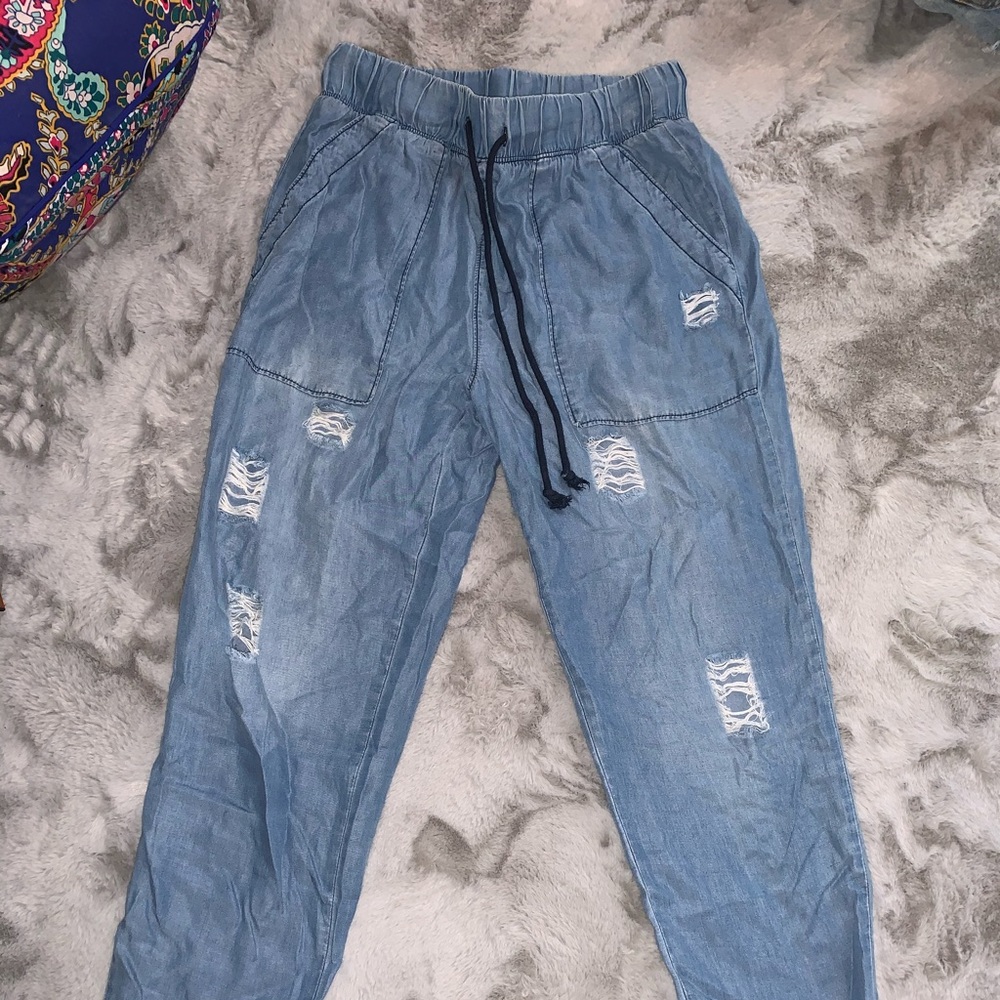 Jean sweats